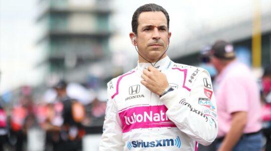 Helio Castroneves wins Indy 500